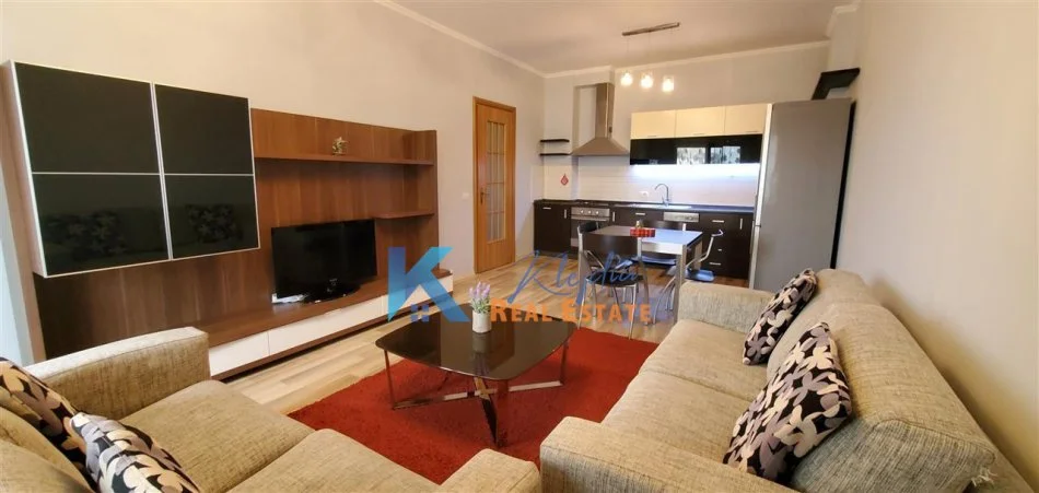 Tirane, jap me qera apartament 1+1+Ballkon Kati 8, 72 m² 600€ (Pazari i Ri, Rruga Hoxha Tahsim)