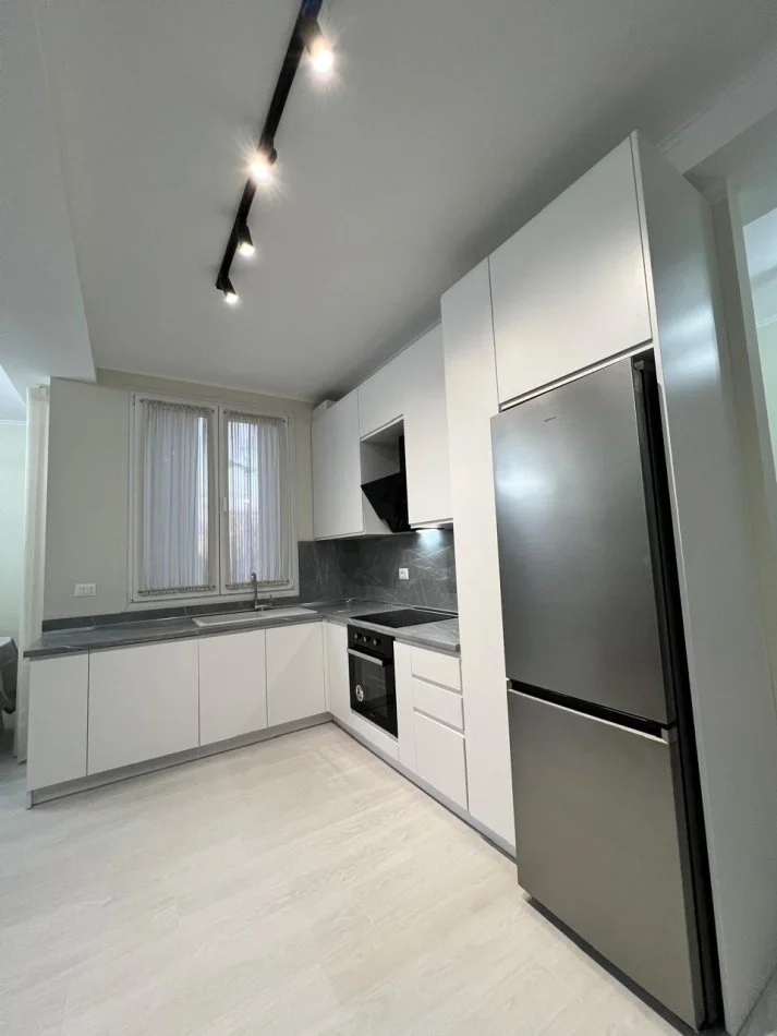 Tirane, jepet me qera apartament 2+1 Kati 2, 103 m² 750 € (River Residence)
