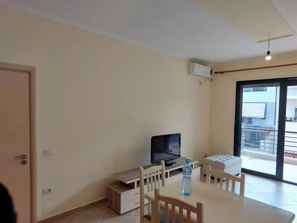 Tirane, jepet me qera apartament 1+1+Ballkon Kati 7, 70 m² 380 € (Astir, prane Ozone)