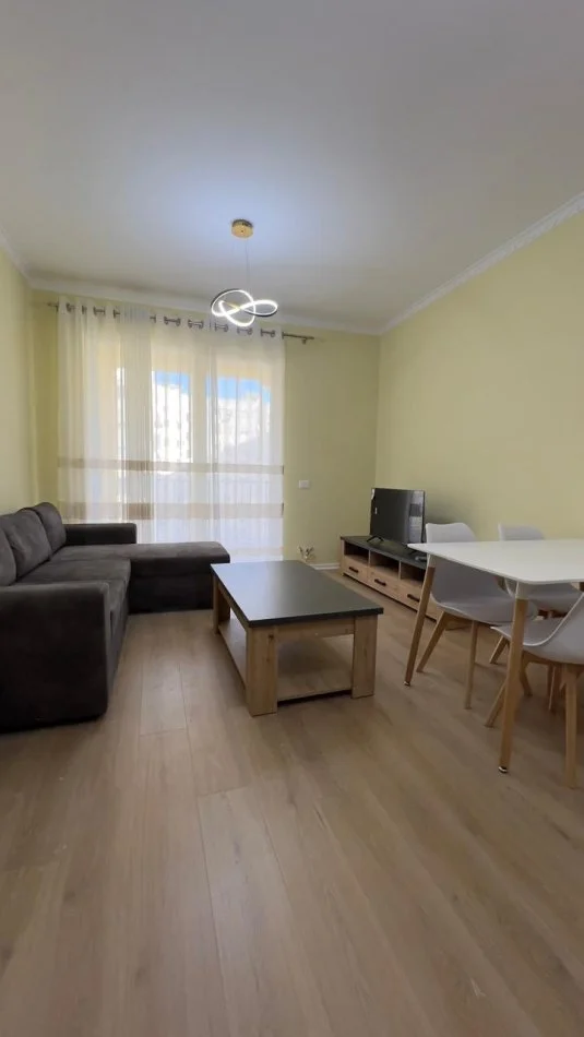 Tirane, jepet me qera apartament 2+1 Kati 9, 100 m² 550 € (Grand Gallery)