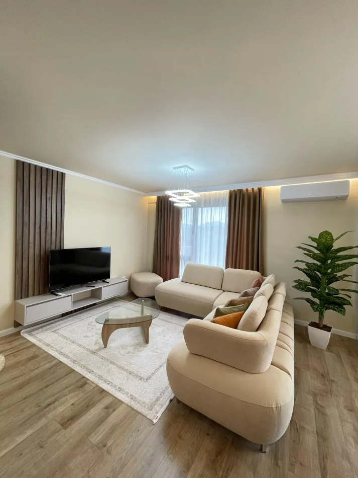 Tirane, jepet me qera apartament 2+1 Kati 1, 117 m² 1.200 € (Liqeni i Thate)