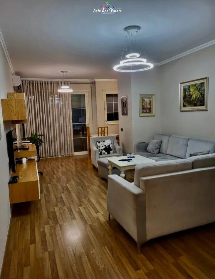 Tirane, jepet me qera apartament 2+1+Ballkon Kati 5, 100 m² 700 € (Don Bosko, prane Kishes Katolike)