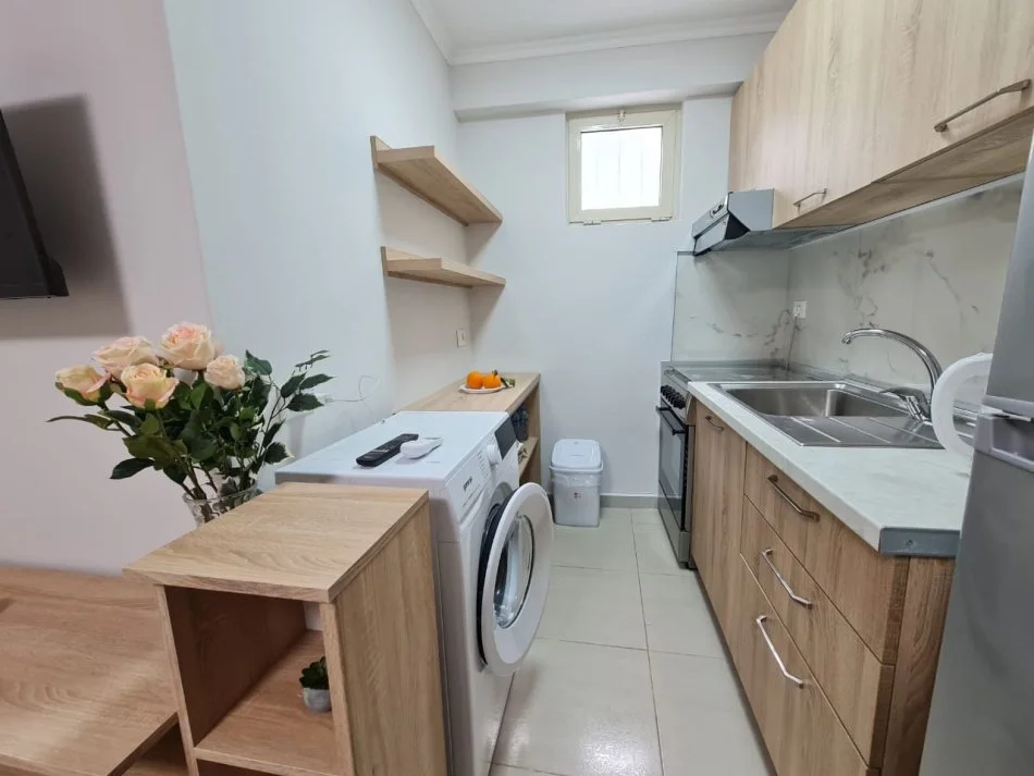 Tirane, jepet me qera shtepi 1+1 Kati 0, 50 m² 450 € (Qender)