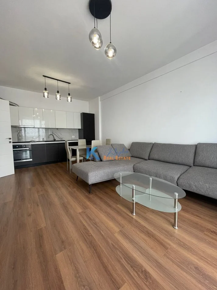 Tirane, jap me qera apartament 1+1+Ballkon Kati 10, 70 m² 580 € (Kompleksi Arlis, ne rrugen e Dibres)