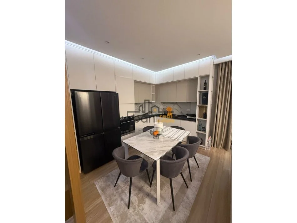 Tirane, shitet apartament 3+1 Kati 3, 133 m² 320.000 € (Liqeni i Thatë)