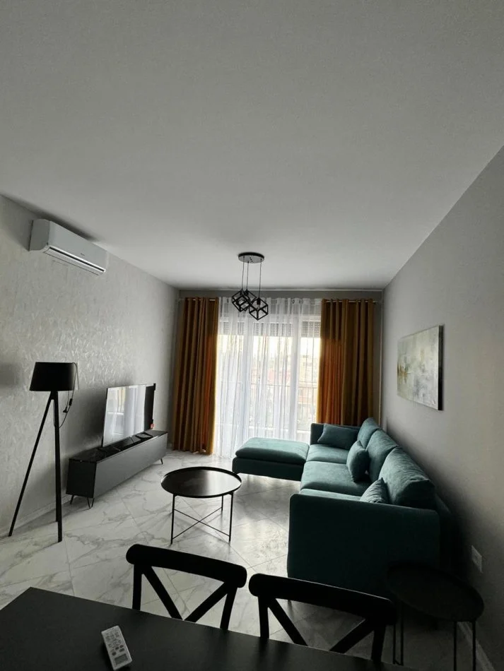 Tirane, jepet me qera apartament 1+1+Ballkon Kati 2, 65 m² 600 € (Trio Tower Residence, Don Bosko)