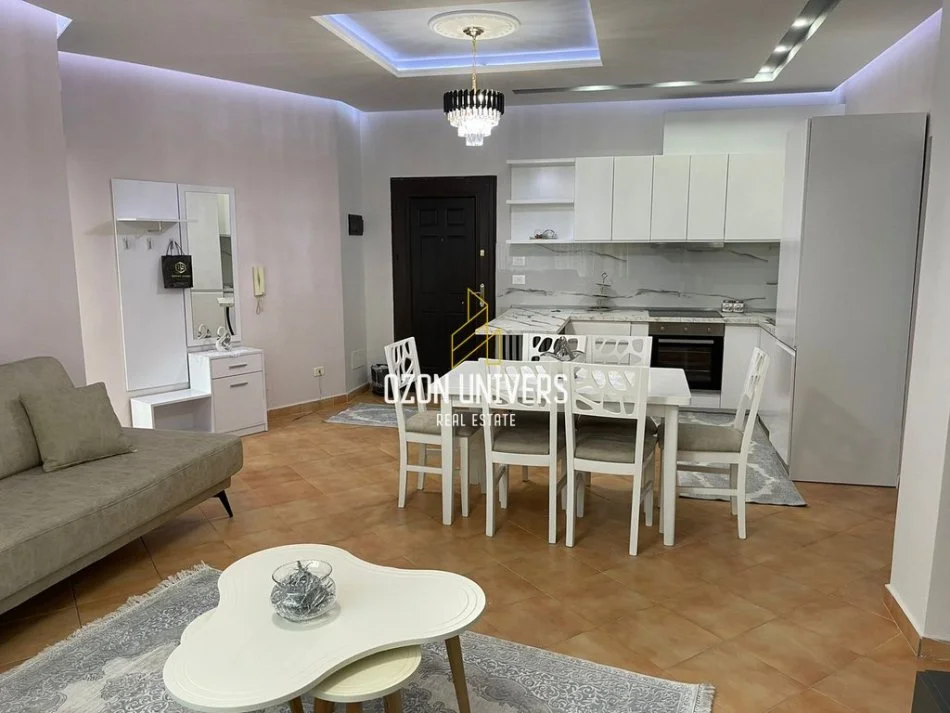 Tirane, jepet me qera apartament 1+1 Kati 4, 80 m² 600 € (Liqeni i Thatë)