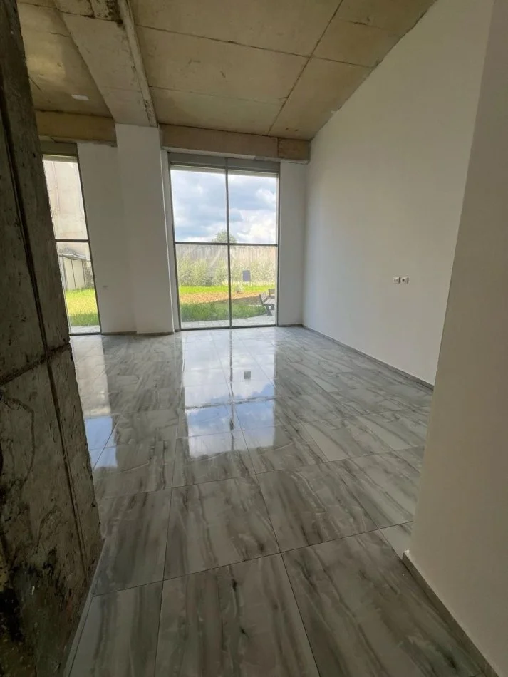 Tirane, jepet me qera ambjent biznesi Kati 0, 177 m² 1.000 € (Bulervardi i Ri)