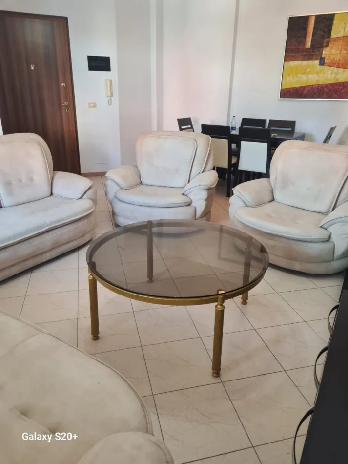 Tirane, jepet me qera apartament 2+1 Kati 4, 80 m² 700 € (Rruga e Kosovareve)