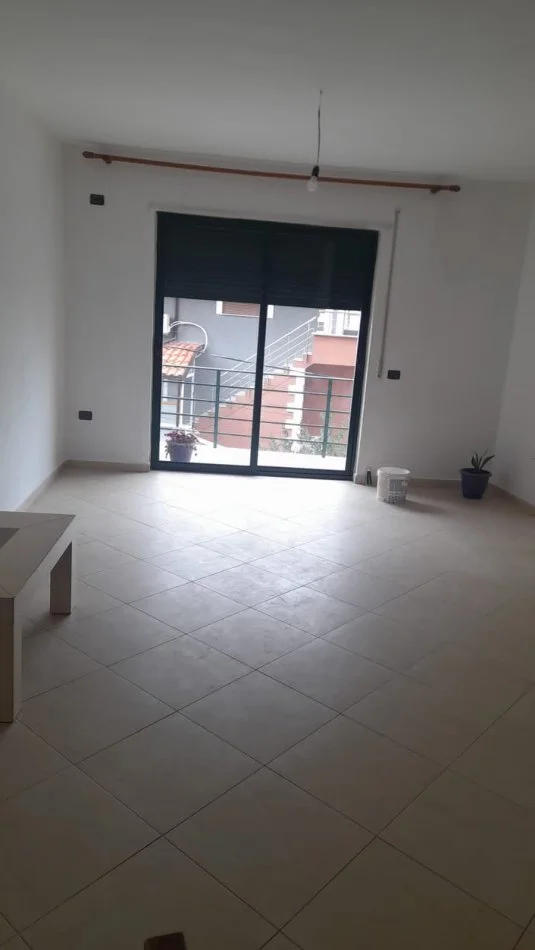 Tirane, jepet me qera apartament 2+1 Kati 1, 115 m² 400 € (Fresk)