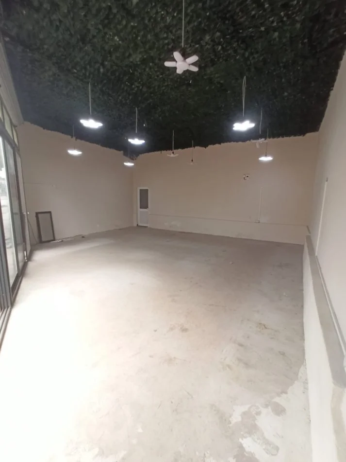 Tirane, jepet me qera ambjent biznesi Kati 0, 56 m² 700 € (Astir)