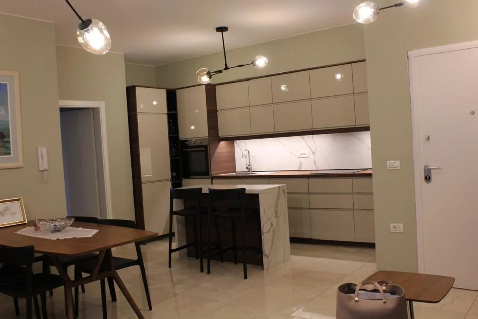 Tirane, jepet me qera apartament 2+1 Kati 2, 89 m² 850 € (Prane Lake View)