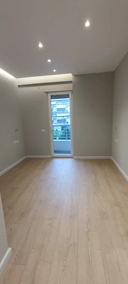 Tirane, jepet me qera zyre Kati 2, 120 m² 1.300 € (Komuna e Parisit)