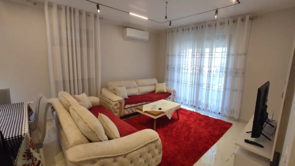 Tirane, jepet me qera apartament 2+1+Ballkon Kati 4, 110 m² 700 € (Porcelan, Kompleksi Erli)