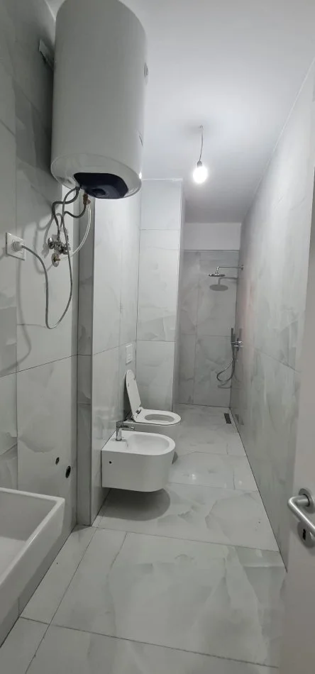 Tirane, jepet me qera apartament 1+1 Kati 2, 64 m² 400 € (Linz)