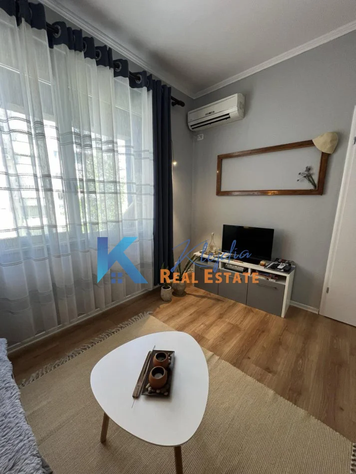 Tirane, jap me qera apartament 2+1+Ballkon Kati 3, 80 m² 600 € (Selvia, Kompleksi Halili)