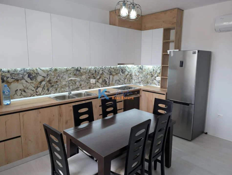 Tirane, jap me qera apartament 2+1+Ballkon Kati 2, 96 m²