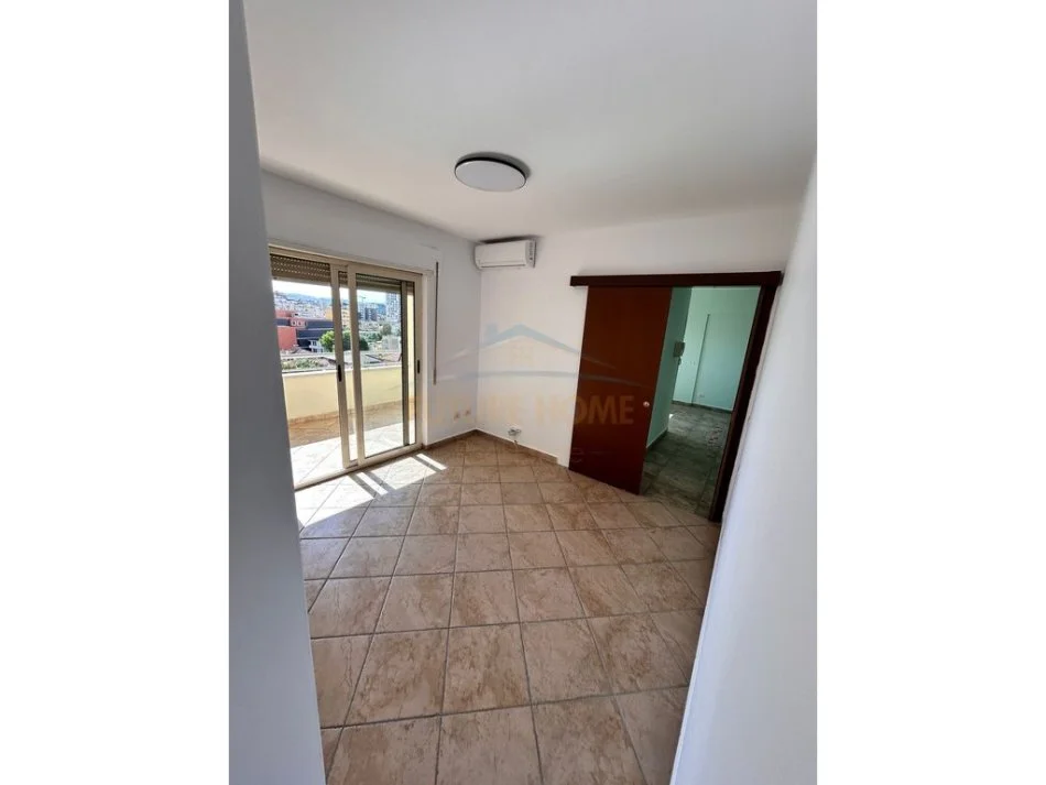 Tirane, jepet me qera apartament 2+1+Ballkon Kati 6, 115 m² 600 € (Rruga Fortuzi)