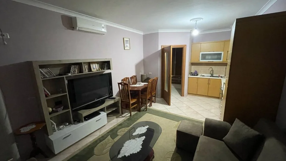 Tirane, jepet me qera apartament 2+1 Kati 4, 100 m² 380 € (Kthesa e Kamzes)