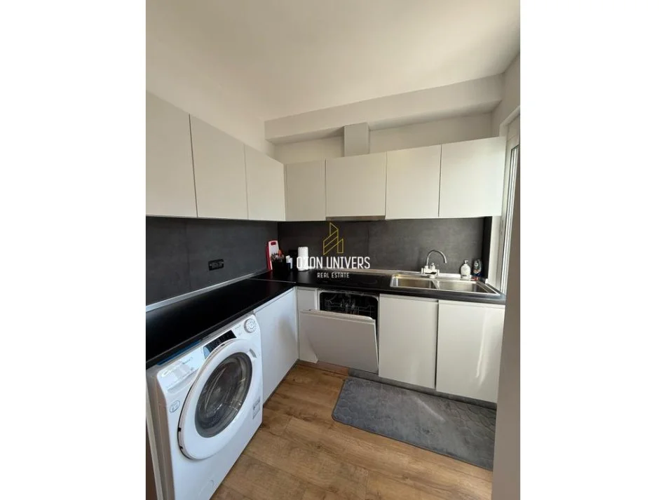 Tirane, jepet me qera apartament 1+1 Kati 11, 70 m² 700 € (Komuna e Parisit)