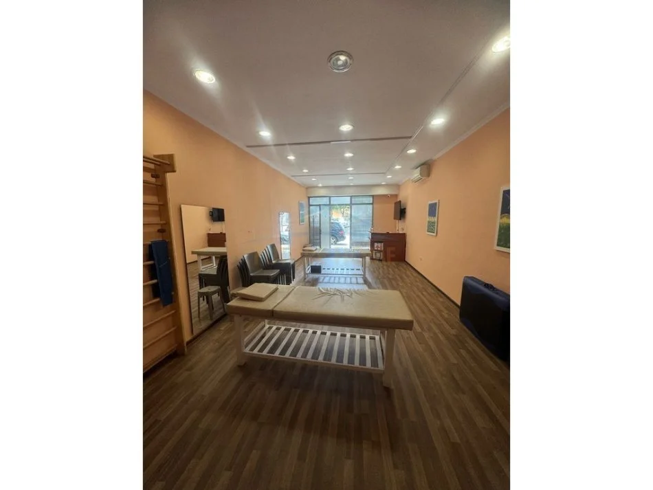 Tirane, shitet ambjent biznesi Kati 0, 43 m² 134.000 € (Rr.Haxhi Dalliu)