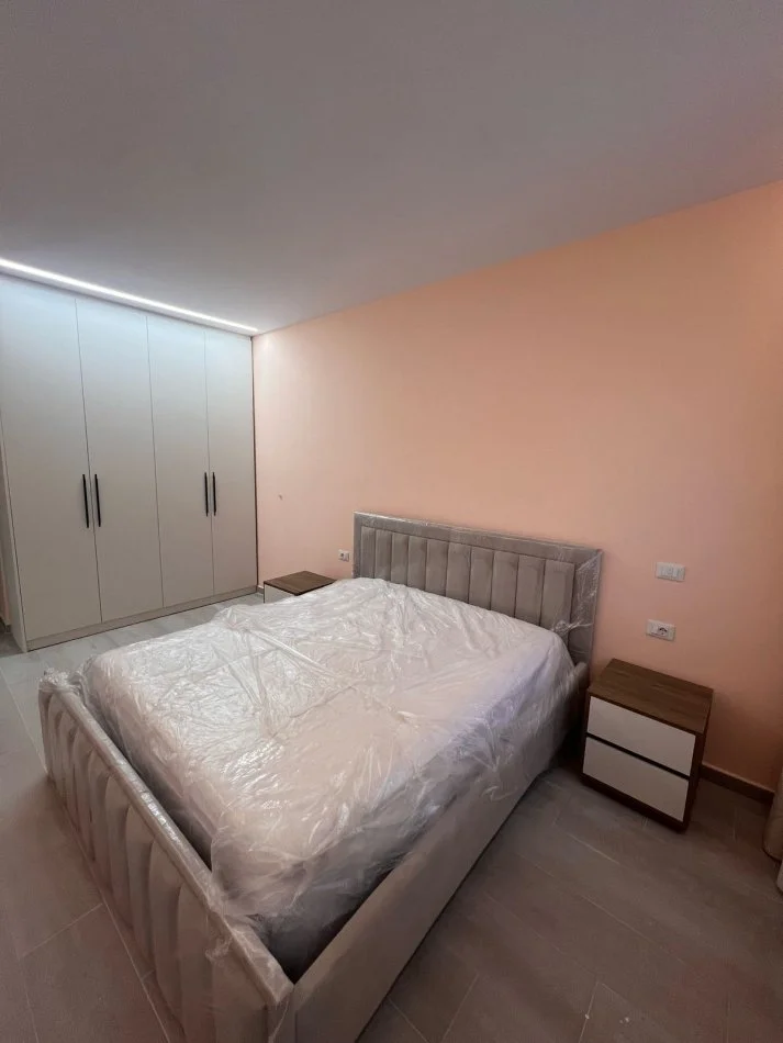 Tirane, jepet me qera apartament 2+1 Kati 3, 106 m² 1.200 € (Liqeni i Thate)