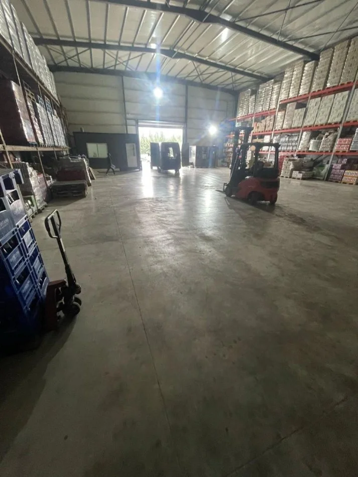 Tirane, jepet me qera magazine Kati 0, 400 m² 1.600 € (Valias)