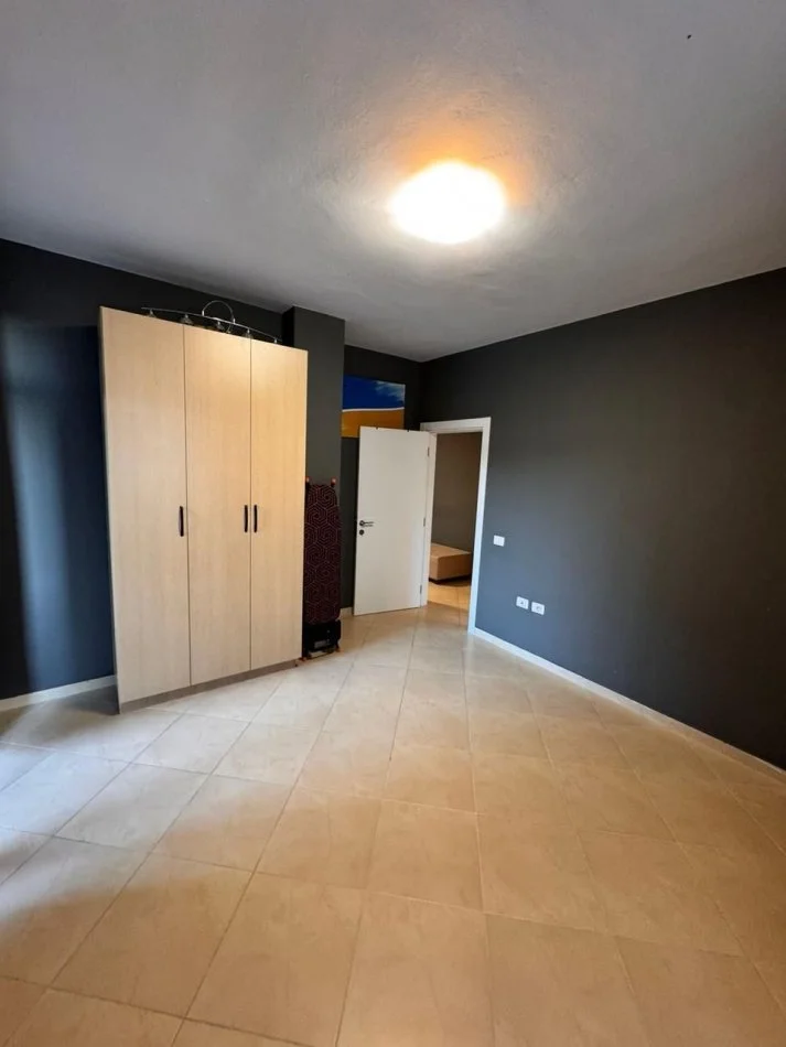 Tirane, jap me qera zyre Kati 3, 100 m² 850 € (Qender, prane Toptanit)