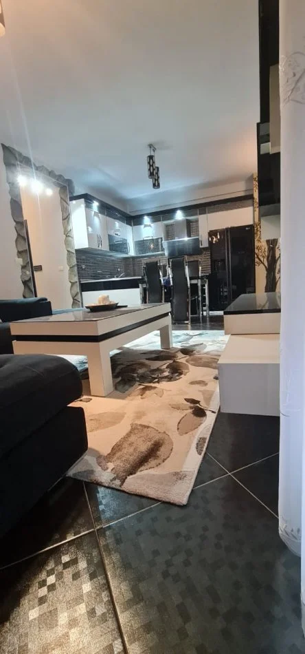 Tirane, jepet me qera apartament 3+1 Kati 2, 115 m² 750 € (Bulevardi i Ri)