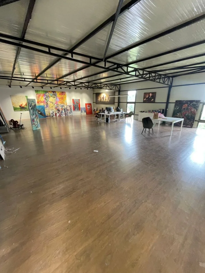 Tirane, jepet me qera magazine Kati 0, 1.000 m² 1.500 € (Top Channel)