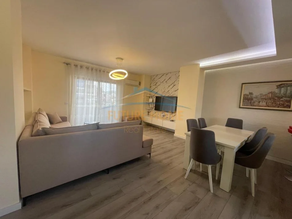 Tirane, jepet me qera apartament 2+1+Aneks+Ballkon Kati 5, 155 m² 1.500 € (qender)