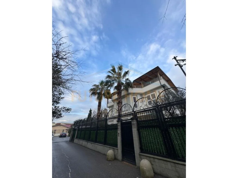 Durres, jepet me qera Vile Kati 3, 384 m² 1.000 € (Kryqit të Kuq, Durrës)