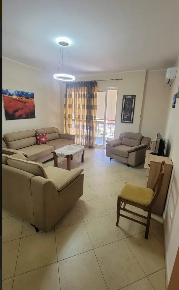 Tirane, jepet me qera apartament 3+1 Kati 5, 120 m² 900 € (Myslym Shyri)