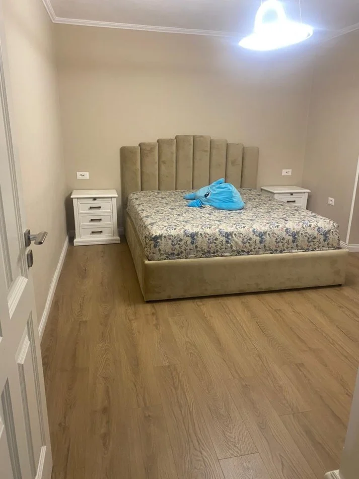 Tirane, jepet me qera apartament 2+1 Kati 5, 120 m² 600 € (Varri i Bamit)