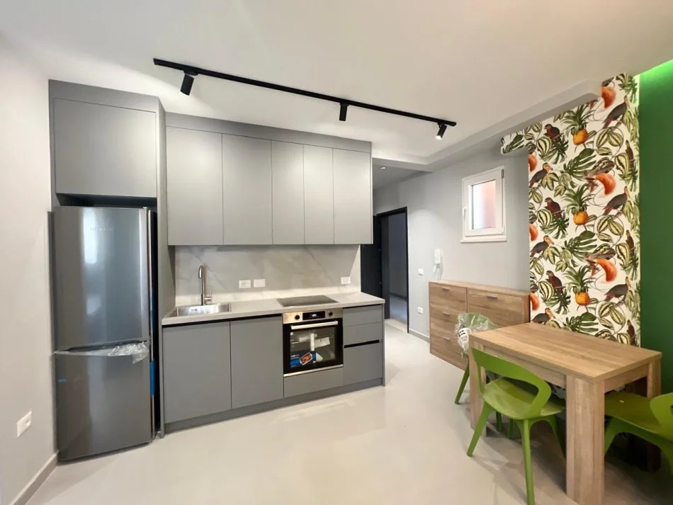 Tirane, jepet me qera apartament 2+1+Ballkon Kati 2, 95 m² 750 € (Don Bosko, Trio Tower Residence)