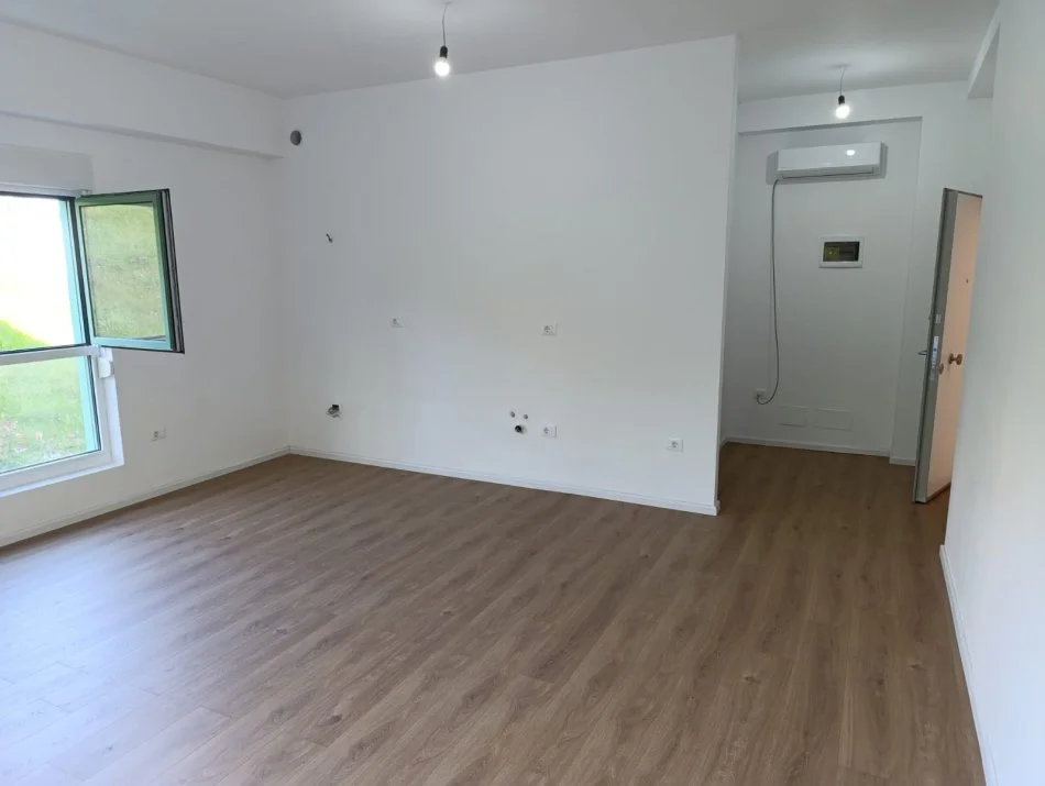 Tirane, jepet me qera apartament 1+1 Kati 0, 47 m² 250 € (Ali Demi)