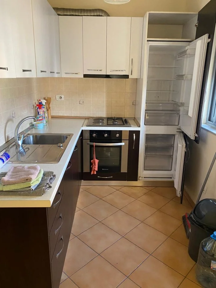 Tirane, jepet me qera apartament 2+1 Kati 6, 100 m² 550 € (Rruga e Kavajës)