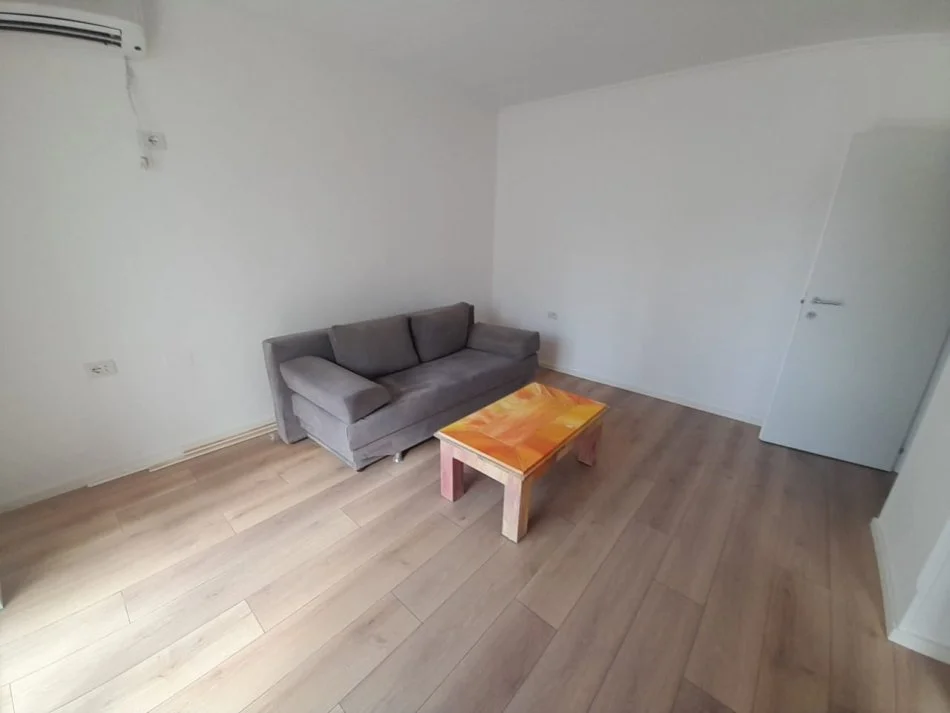 Tirane, jepet me qera apartament 1+1 Kati 4, 52 m² 400 € (21 Dhjetori)