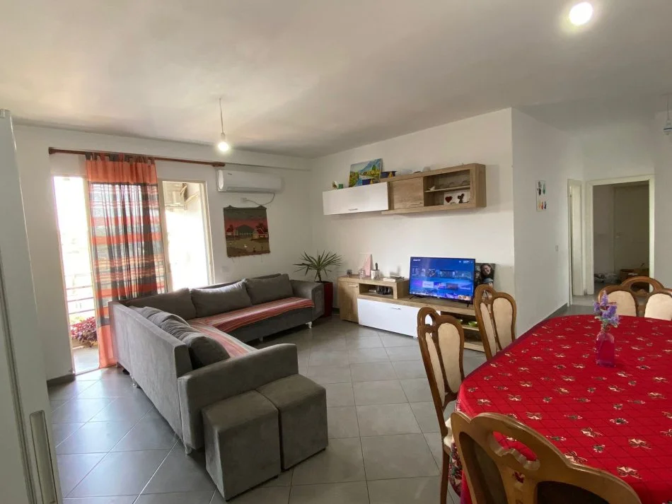 Tirane, jepet me qera apartament 2+1 Kati 5, 110 m² 370 € (Shkozë)