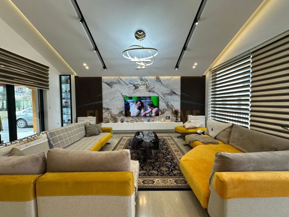 Tirane, jepet me qera Vile , 200 m² 3.500 € (BERZHIT)