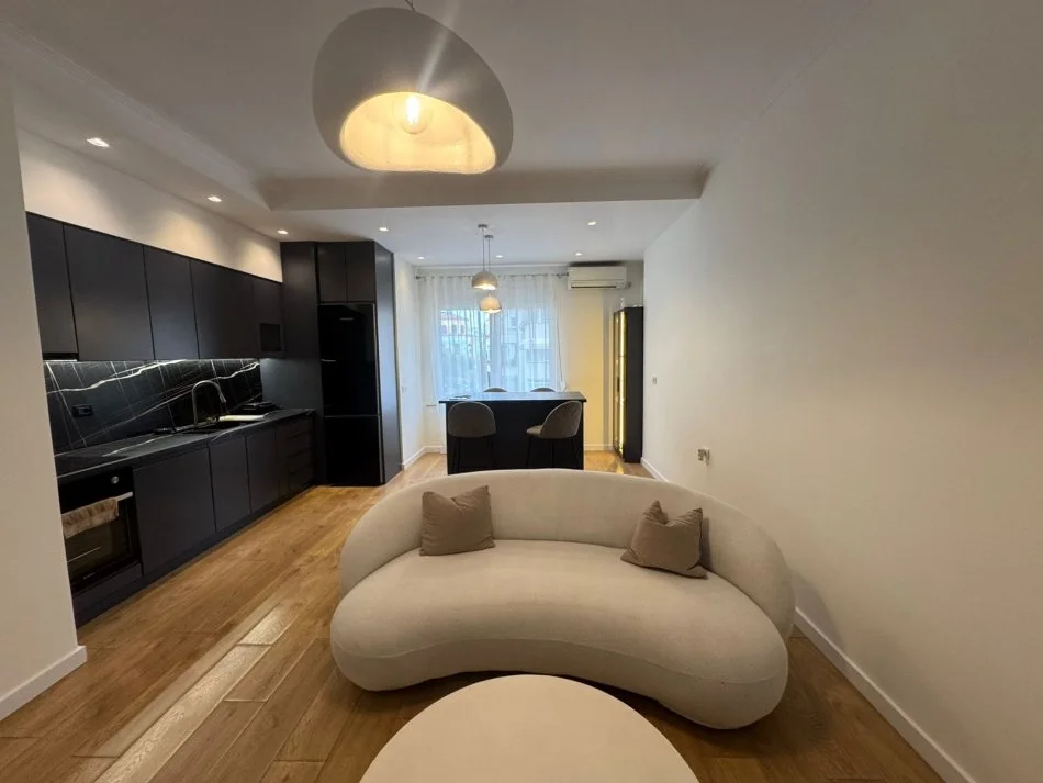 Tirane, jepet me qera apartament 2+1 Kati 1, 80 m² 750 € (Kodra e Diellit)