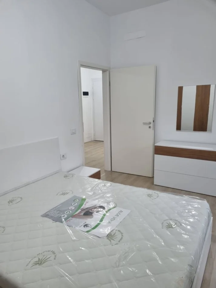 Tirane, jepet me qera apartament 2+1 Kati 3, 85 m² 500 € (Ali Demi)