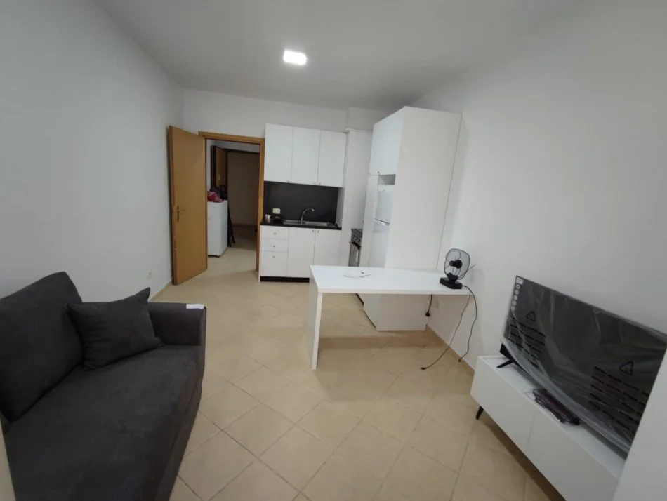 Tirane, jepet me qera apartament 1+1 Kati 6, 60 m² 400 € (Astir)