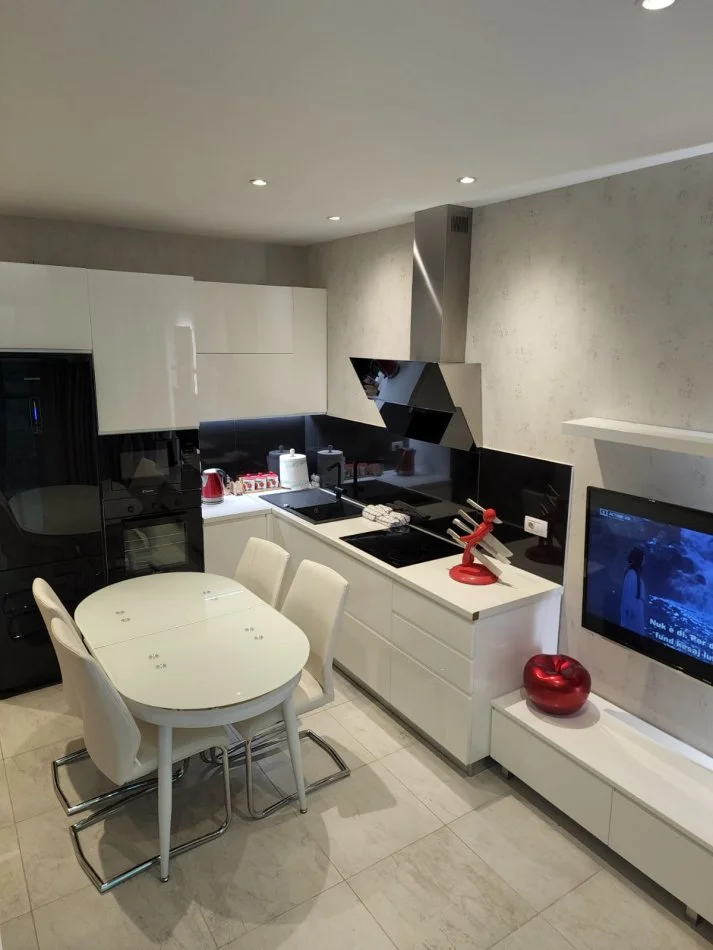 Tirane, jepet me qera apartament 2+1 Kati 19, 115 m² 1.600 € (Ambasador 3)