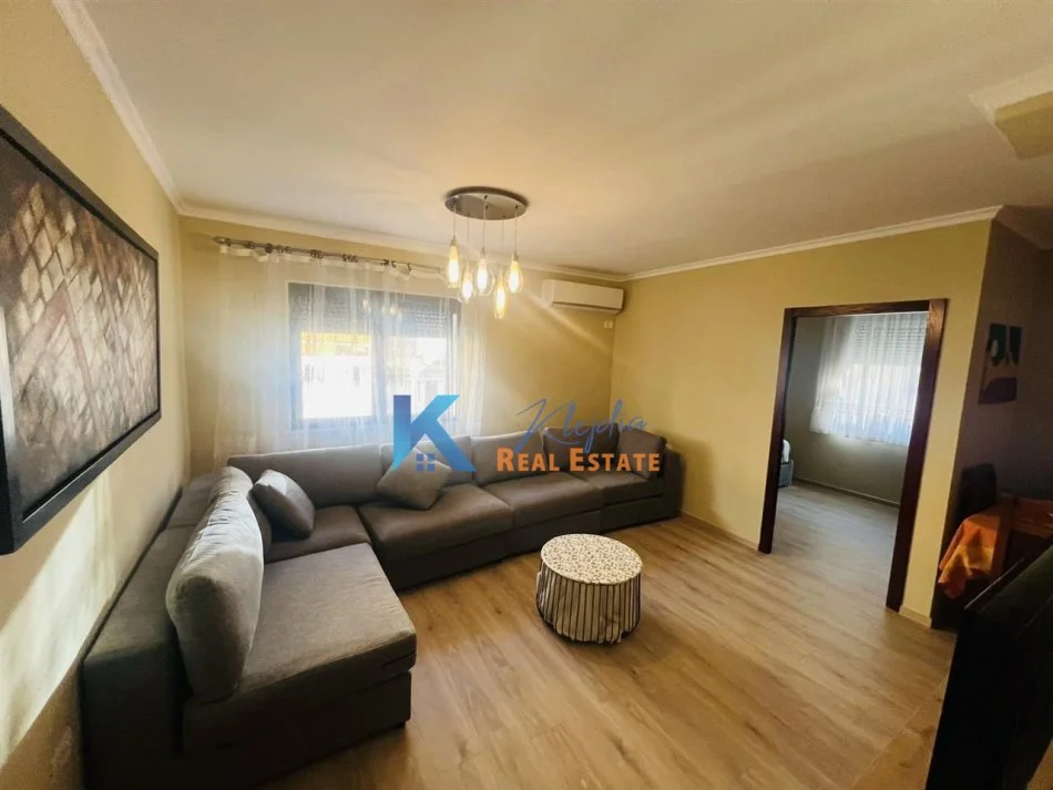 Tirane, jap me qera apartament 2+1 Kati 4, 70 m² 600 € (Stadiumi Dinamo)