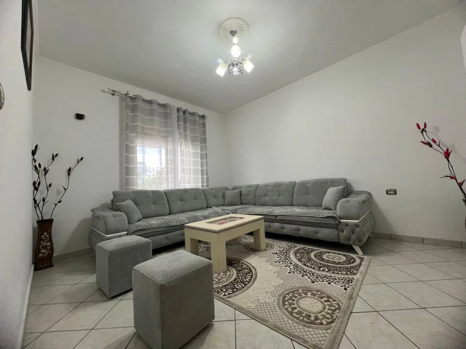 Tirane, jepet me qera apartament 2+1 Kati 1, 135 m² 350 € (Shkozë)