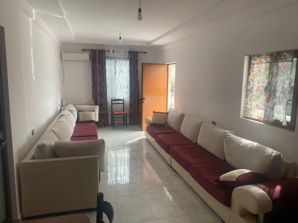 Tirane, jepet me qera apartament 2+1 Kati 2, 130 m² 400 € (Laprakë)
