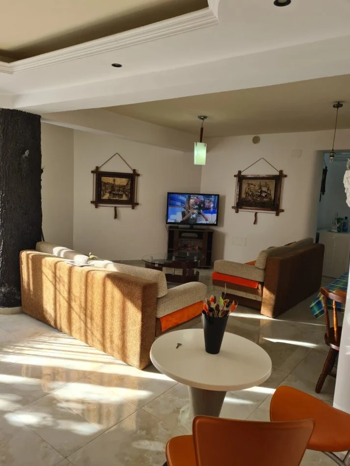 Tirane, jepet me qera apartament 2+1 Kati 1, 90 m² 400 € (Qytet Studenti)