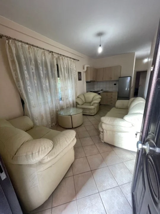 Tirane, jepet me qera apartament 1+1 Kati 1, 52 m² 350 € (Selitë)