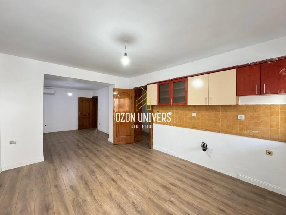 Ambient biznesi për qira në Bllok , 800€/muaj